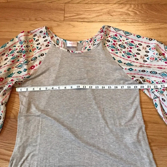 Boho Chic Beige Top with Floral Sleeves - Perfect for Spring & Summer! - Picture 5 of 15